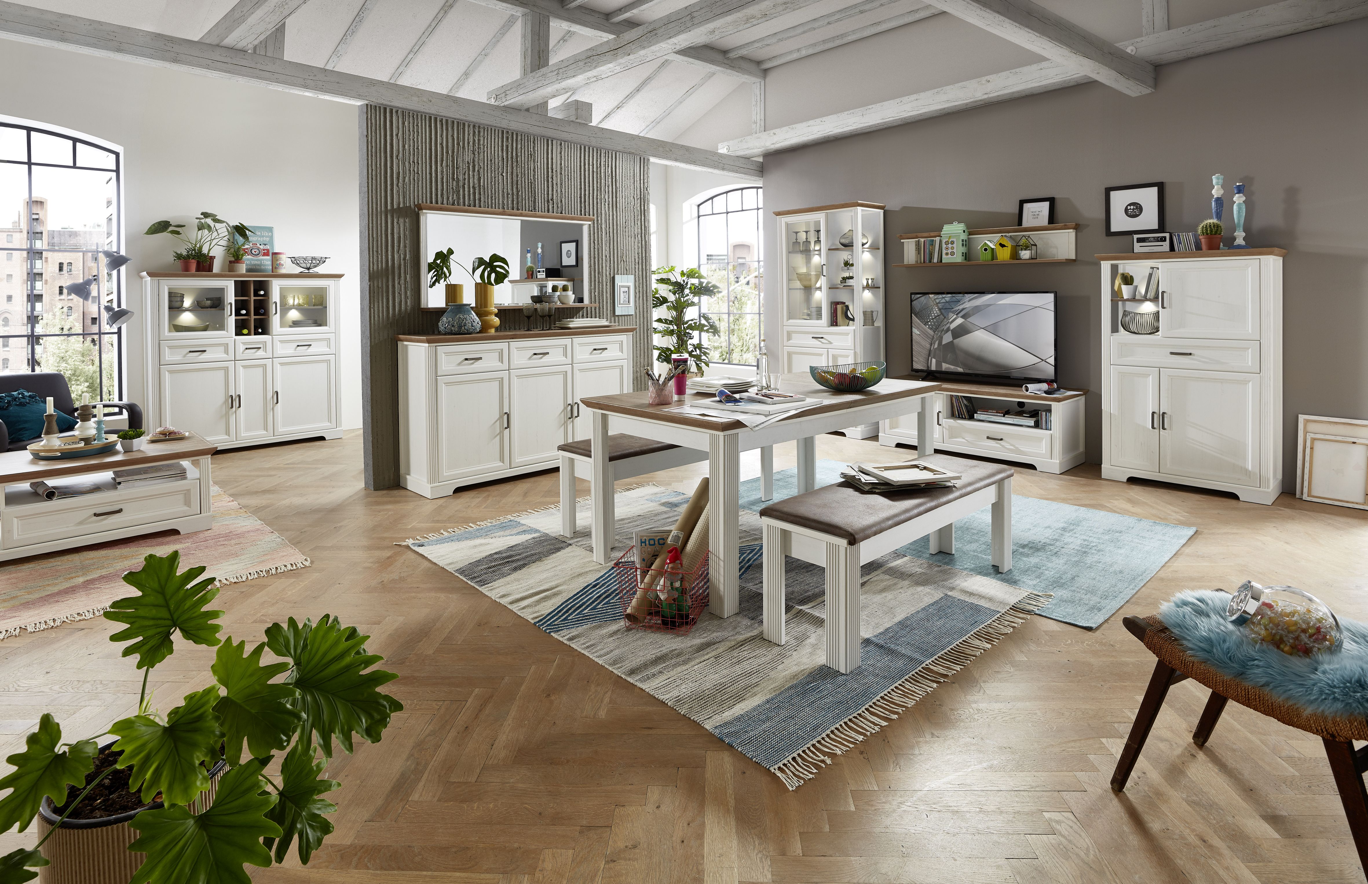 Jasmin 10 G9 UH 82 + 20 + 50 + 22 + CT 20 G9 UH 02 + ET 20 G9 UH 01 + 2x Bank 20 G9 UH 03 im Milieu